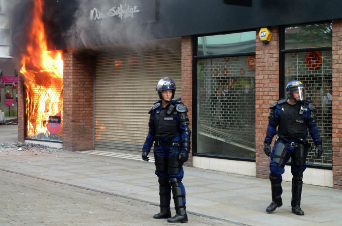 uk riots fire police