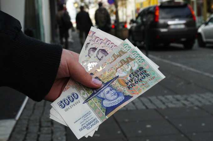 Icelandic crowns from an ATM
