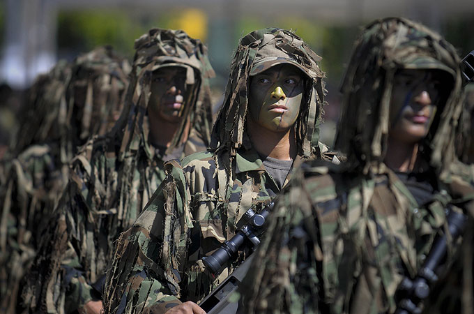 El Salvador soldiers in military parade