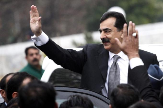 Pakistan court to charge the premier Gilani for contempt of court