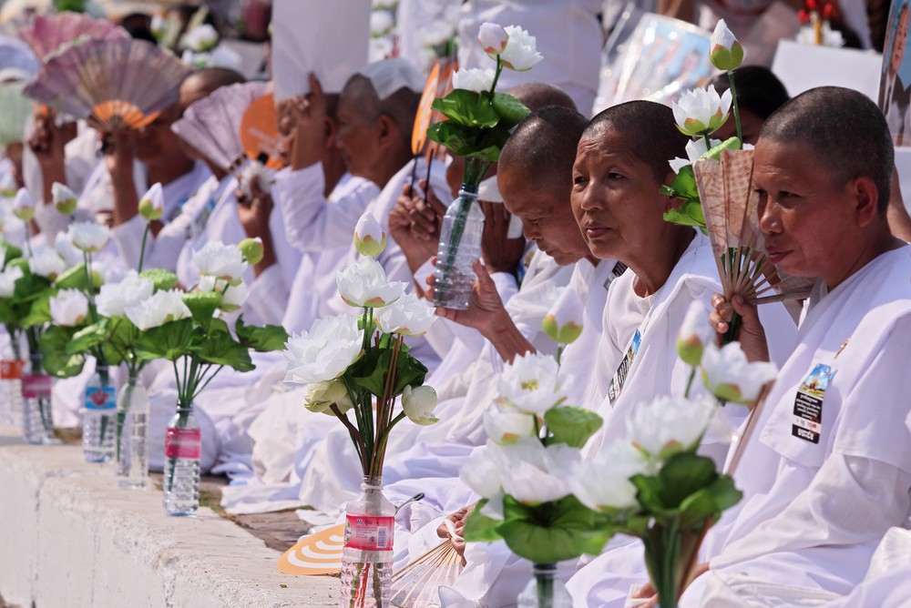 Women monks await the arrival of the funeral procession 