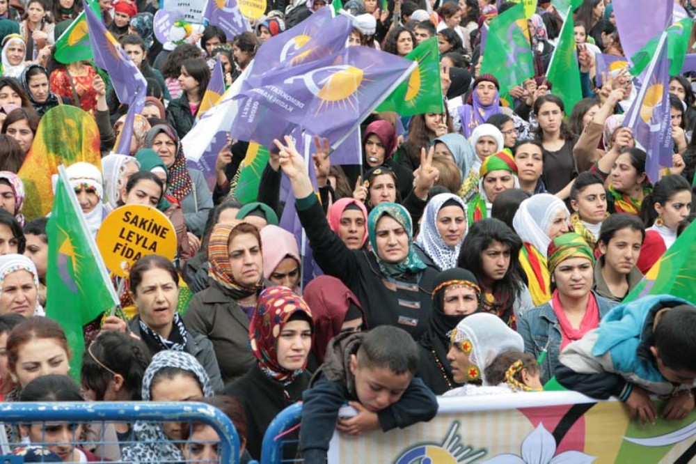 Thousands of Kurdish women took to the streets to commemorate the assassination in January of three Kurdish women in Paris and to mark the upcoming International Women(***)s Day.