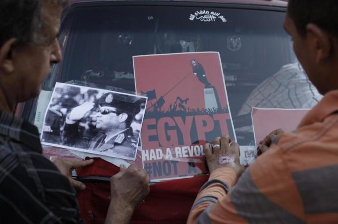 Egypt Protests Continue As New Prime Minister Put On Hold