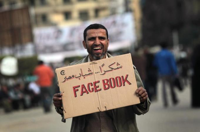 Anti-Government Protesters Clash With Pro-Mubarak Demonstrators