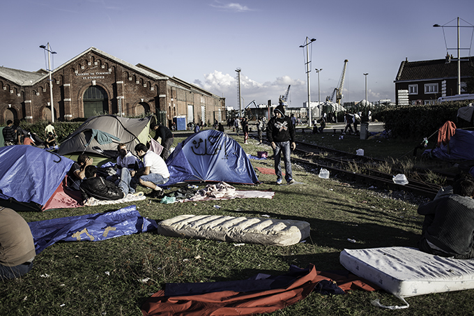 Several dozen Syrian refugees are squatting in Calais, France hoping to reach the UK [Samar Hazboun]