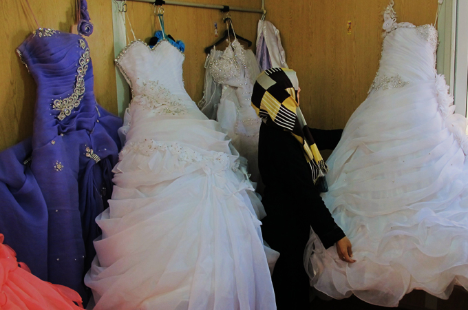 Weddings in the Za'atari refugee camp do not need permission from the Jordanian state [Brenda Stoter/Al Jazeera]