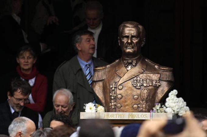 Hungary's far-right Jobbik party unveiled a statue of Miklos Horthy, who presided over the country's alliance with Nazi Germany, in Budapest [Reuters]
