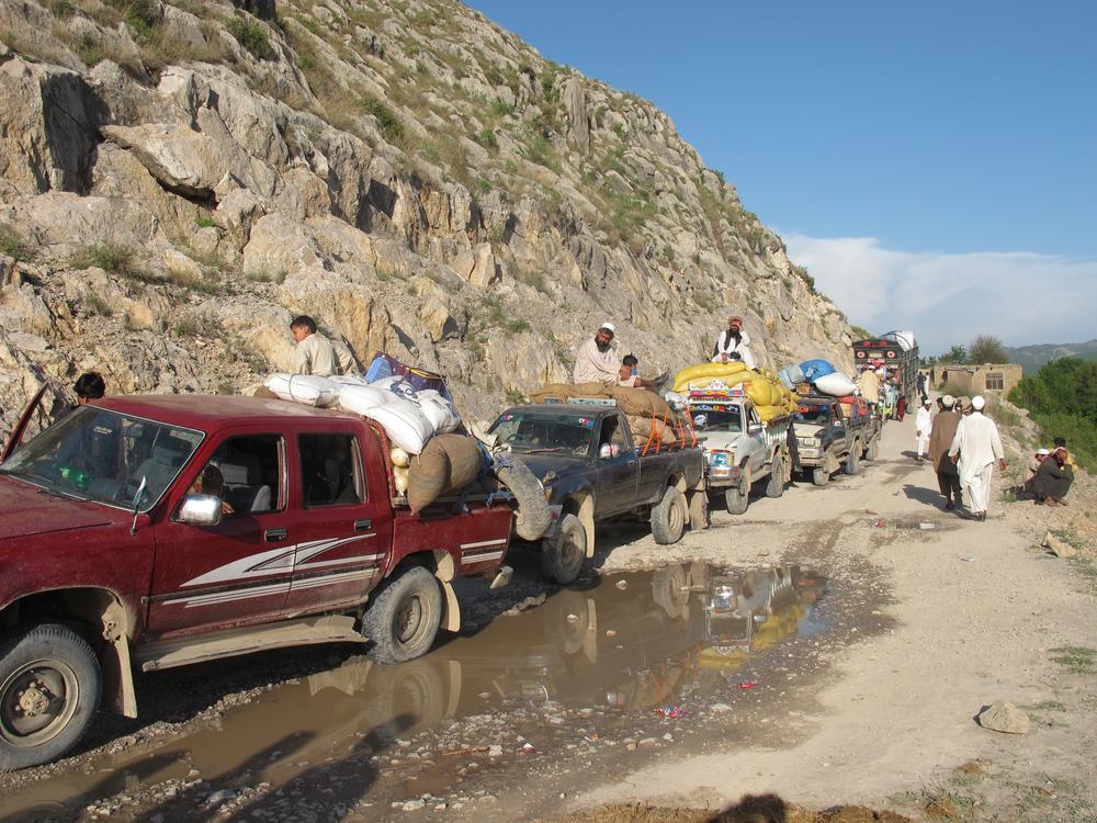 <p>The Internally Displaced Persons (IDPs) are returning to their houses in Maidan area of Tirah Valley. Officially more than 85,000 people were displaced from Tirah valley due to the military operation and bloody clashes among different banned rebel groups.</p>