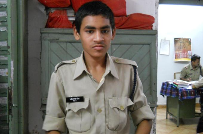 Rights activists say children's education is put at risk by having to work at police stations [Shuriah Niazi/Al Jazeera]