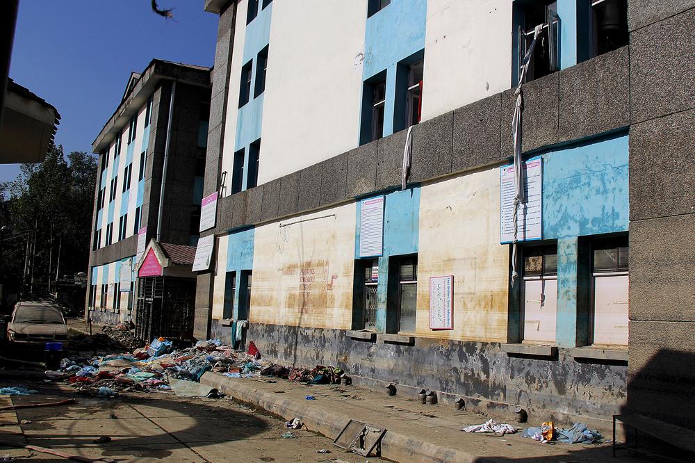 <p>Patients used bed sheets and curtains to rescue themselves when flood waters deluged the Kashmir(***)s lone paediatric GB Pant Hospital at Sonawar.</p>