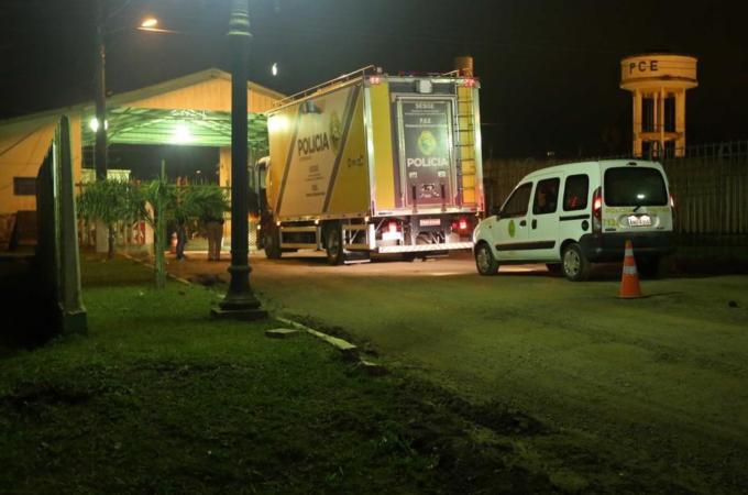 Police vehicles enter the Piraquara II state penitentiary during a riot on September 13 [AFP]