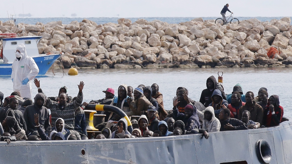 Migrants arrive by boat at the Sicilian harbour of Pozzallo