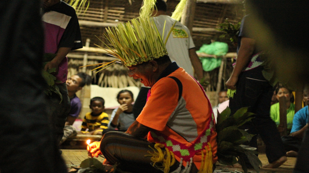 Temiar people hold a Sewang ceremony to seek guidance from the spirits and nature [Jarni Blakkarly/Al Jazeera] 