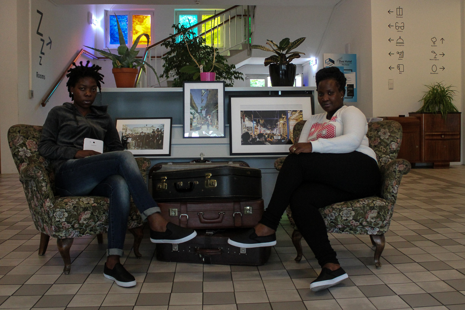 A hotel that employs refugees/DO NOT USE/RESTRICTED