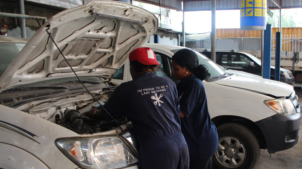 My nigeria - Sandra Lady Mechanic -
