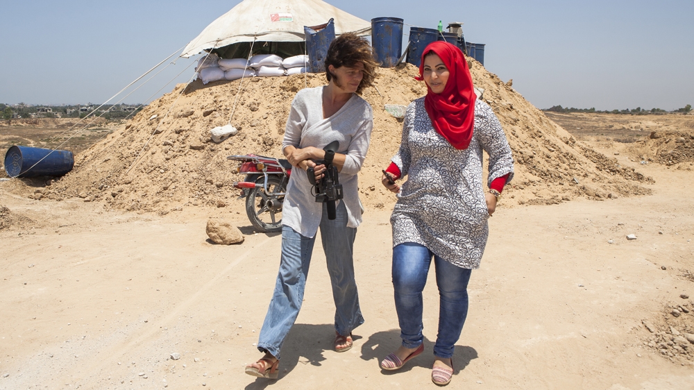 Ameera at work with Dutch correspondent Monique van Hoogstraten during a visit to the border area [Edmee van Rijn] 