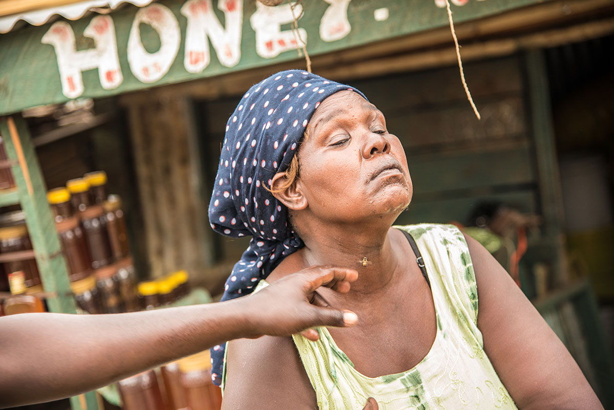 Dripping Gold: On the Hunt for Honey in Kenya/ Please Do Not Use