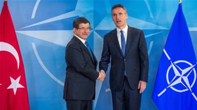 Turkish Prime Minister Ahmet Davutoglu is welcomed by NATO Secretary General Jens Stoltenberg at the NATO headquarters in Brussels, Belgium [EPA]