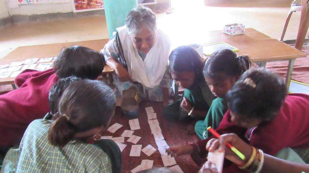Vidhya Das with schoolgirls [Chandrahas Choudhury/Al Jazeera] 