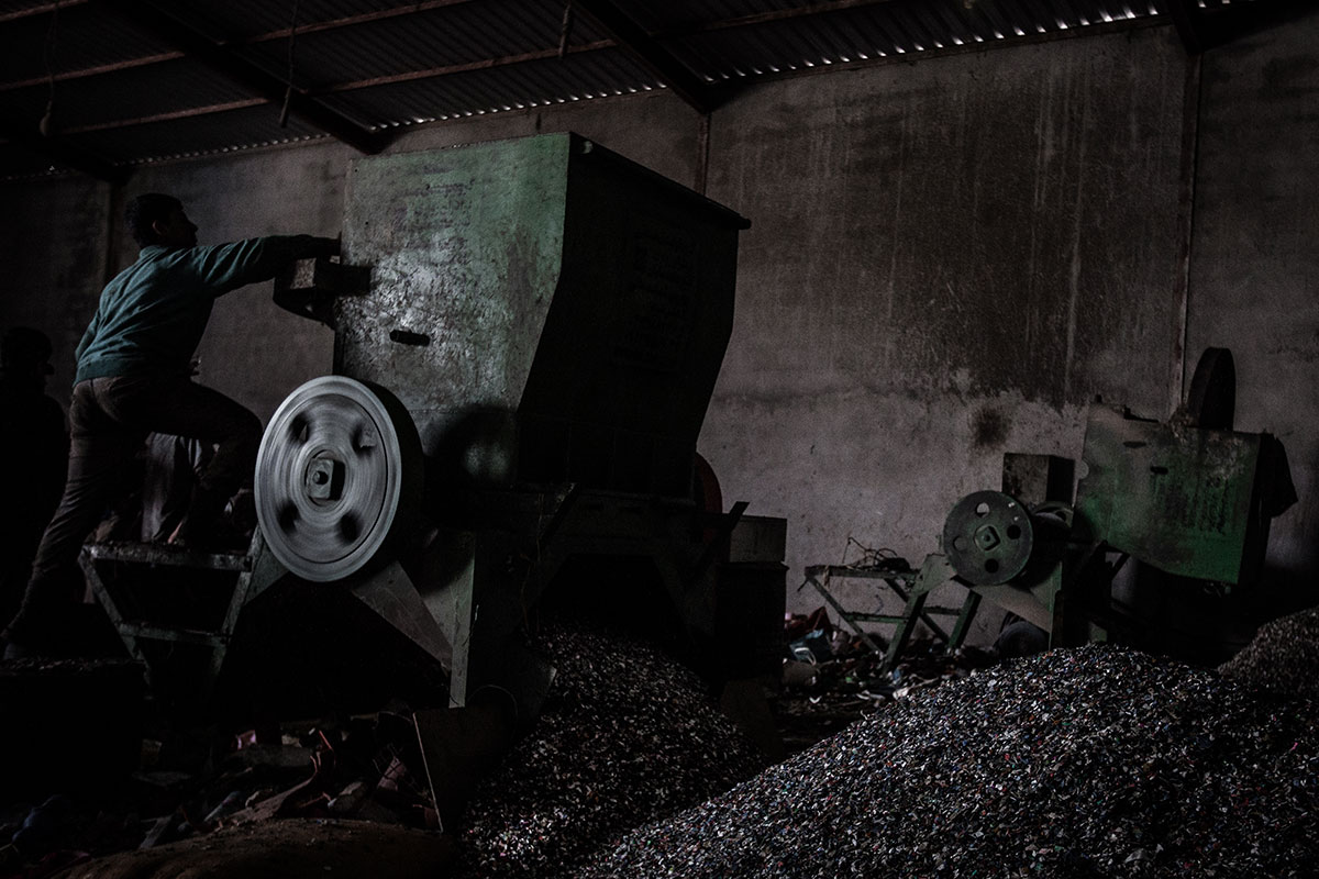 Please Do Not Use/ Iraqi children end up working in a landfill