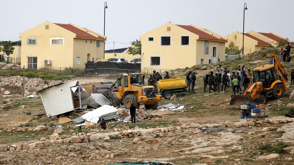 Israeli Army demolishes Palestinian homes