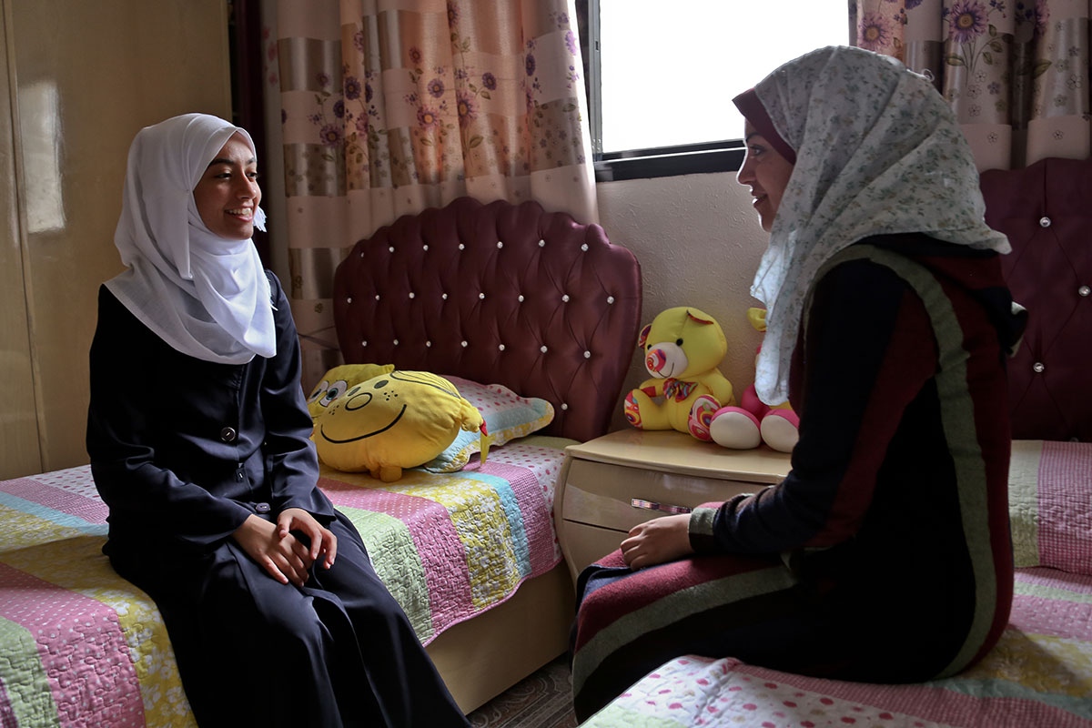 Gaza teen girl runs for freedom/ Please Do Not use