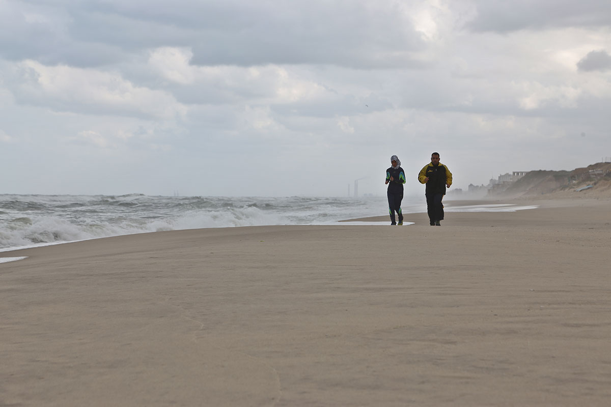 Gaza teen girl runs for freedom/ Please Do Not use