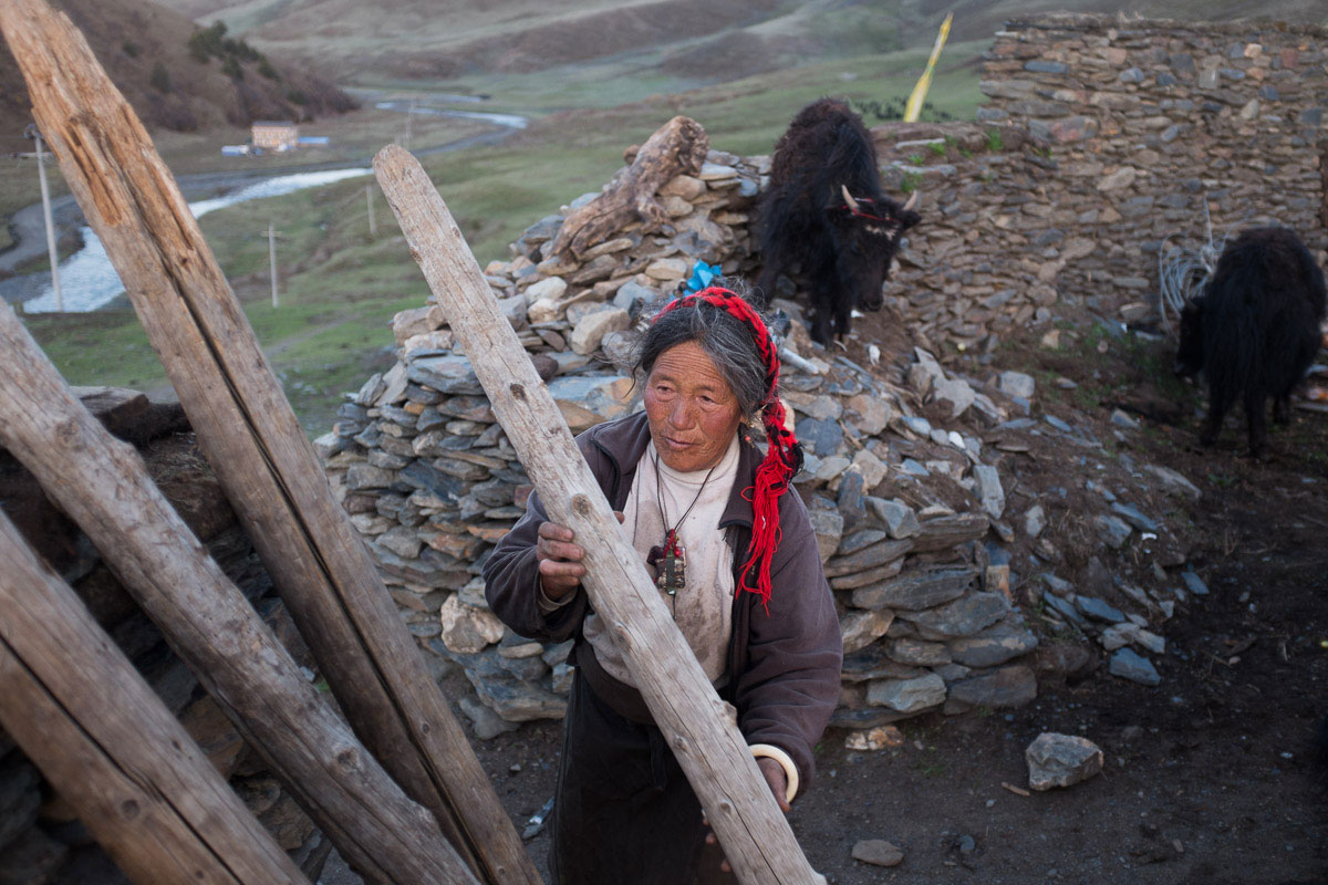 Tagong: On the Road to Tibet/ Please Do Not Use