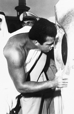 Muhammad Ali kisses the Holy Black Stone during his pilgrimage to Mecca [Getty Images]
