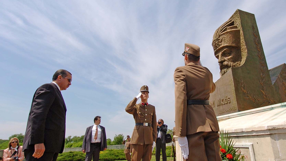  Recep Tayyip Erdogan, left, lays a wreath in front of statues of Hungarian General Miklos Zrinyi and Turkish Sultan Suleiman during his visit to Szigetvar, Hungary [Zsolt Szigetvary/AP]