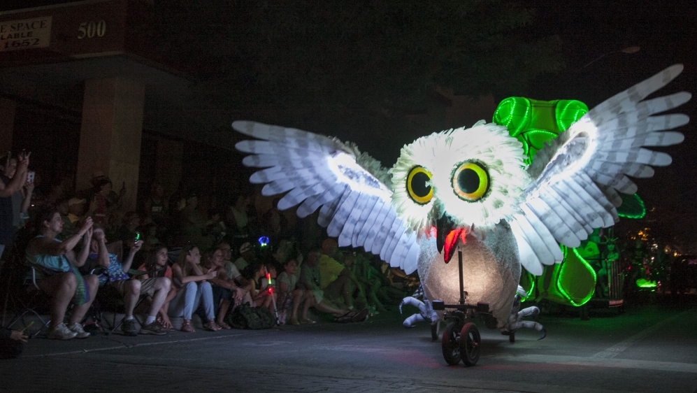 An alien and UFO-themed parade makes its way down Main Street during the annual UFO Festival in Roswell [Gabriela Campos/Al Jazeera]