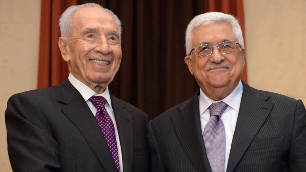 Palestinian President Mahmoud Abbas and Shimon Peres at the World Economic Forum being held in the Dead Sea area in Jordan, March 2013 [EPA]