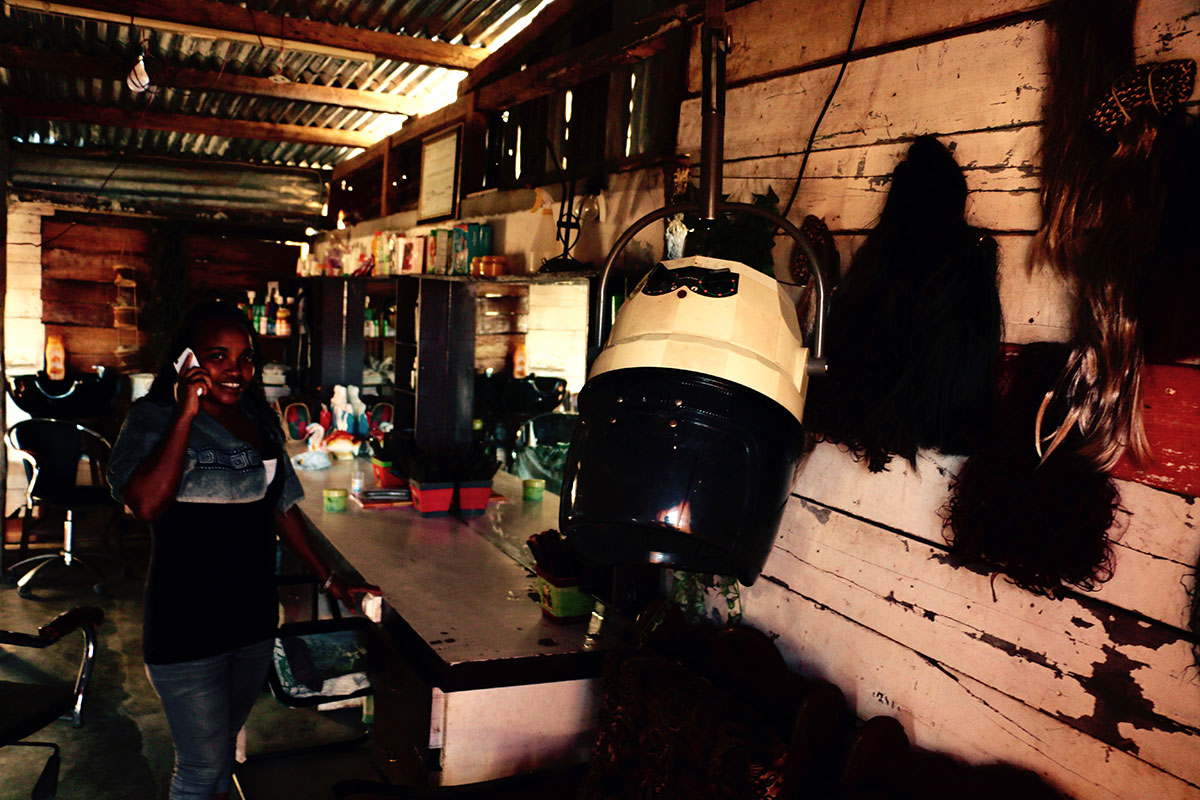 Coiffeurs and Khat/ Please Do Not Use