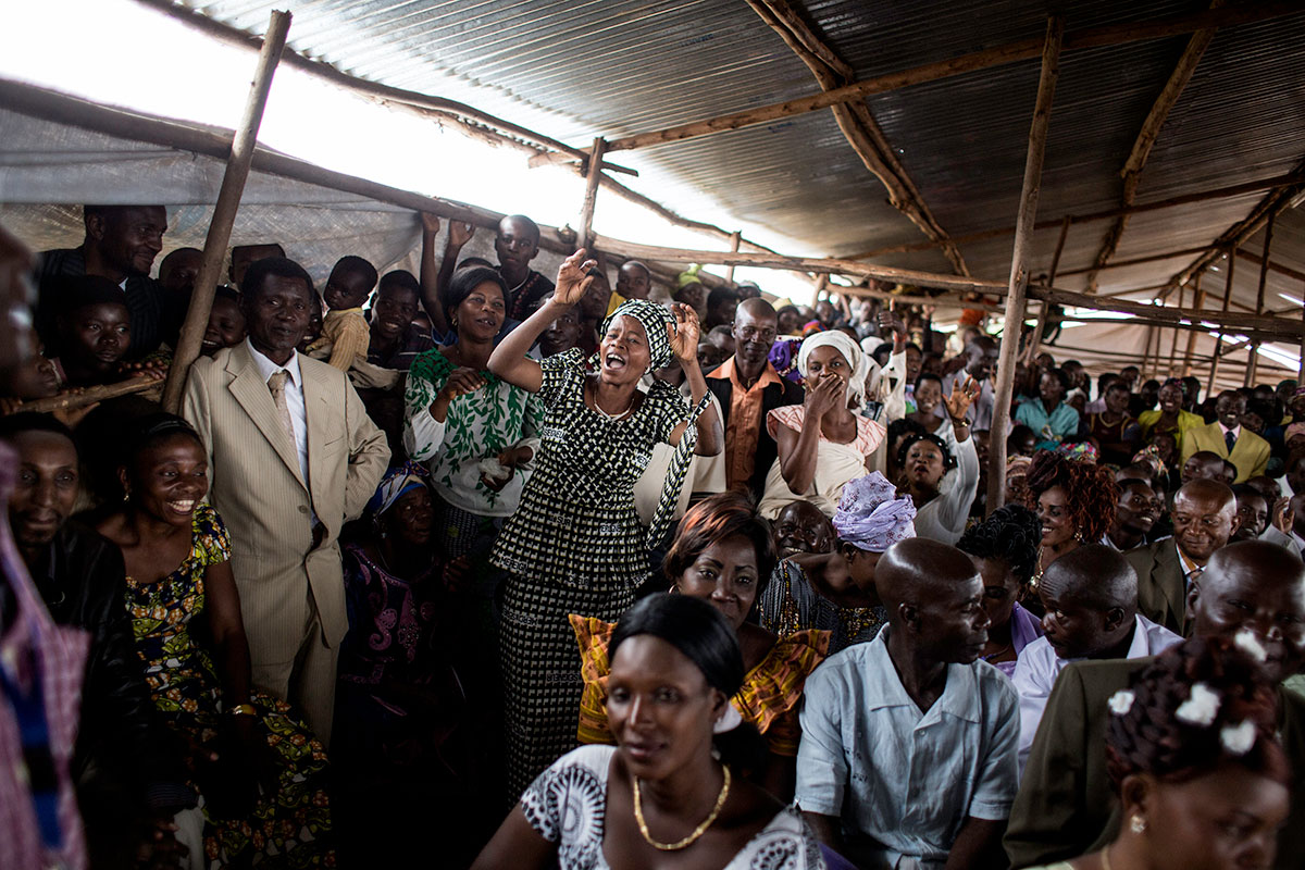 Congolese mass marriage / Please Do Not Use
