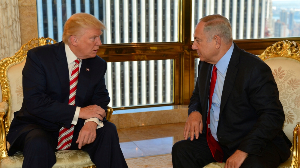 FILE PHOTO: Israeli Prime Minister Benjamin Netanyahu (R) speaks to Republican U.S. presidential candidate Donald Trump during their meeting in New York
