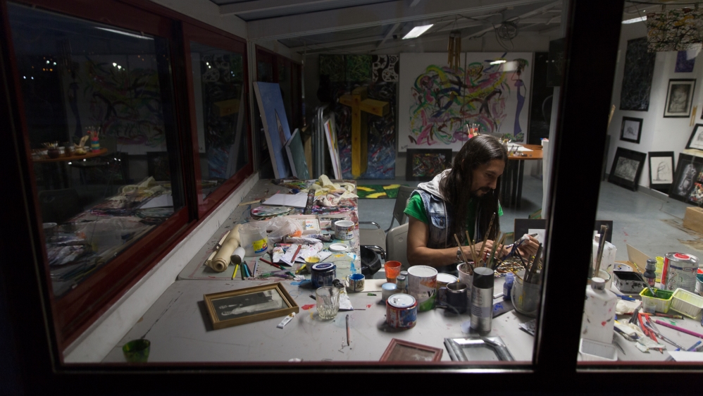 Ostadazimi gives art lessons to children in the refugee camp [Kelly Lynn Lunde/Al Jazeera]