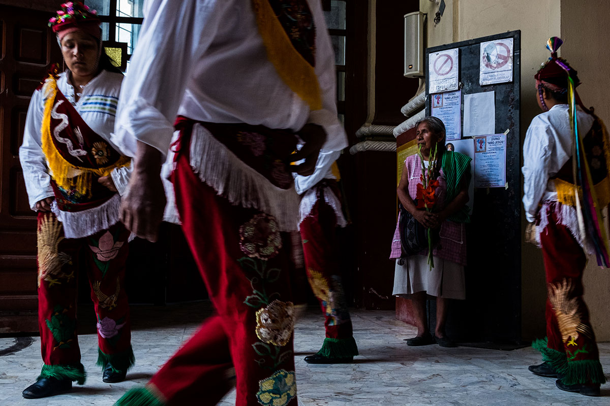 Under the wings of Unesco: Ritual flying in magical Cuetzalan/ Please Do Not Use