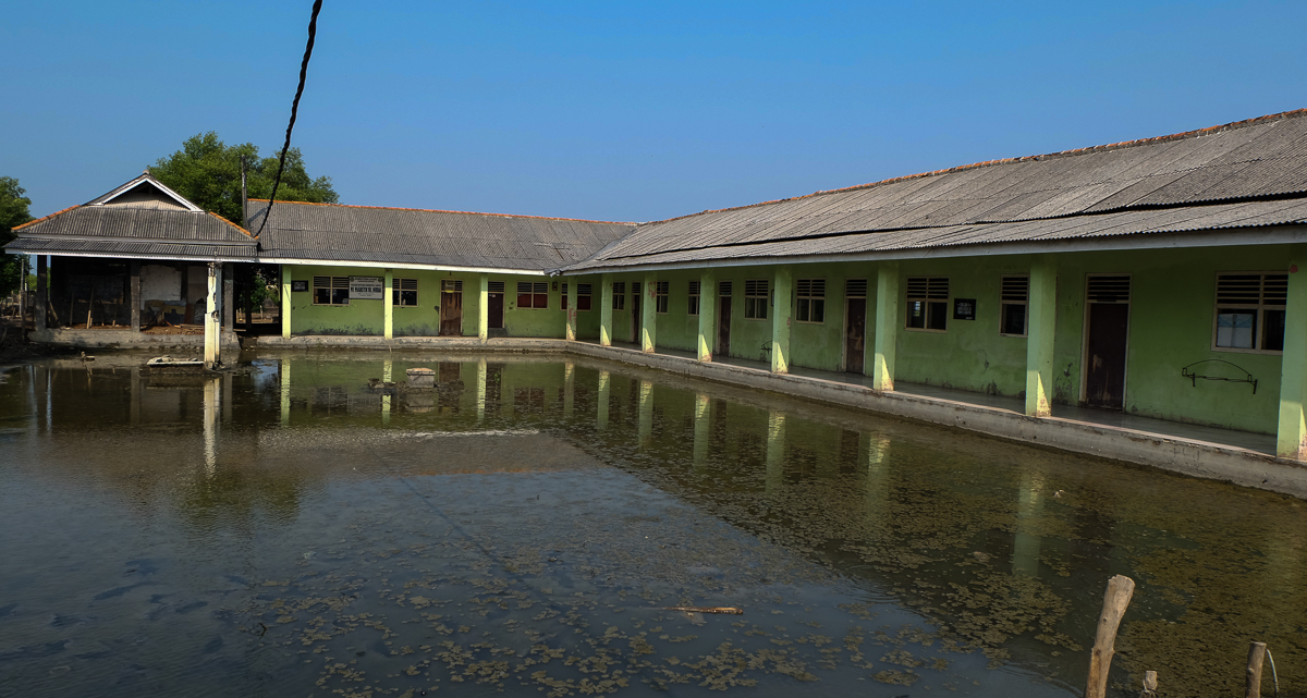 Drowning villages of Jakarta/ Please Do Not Use