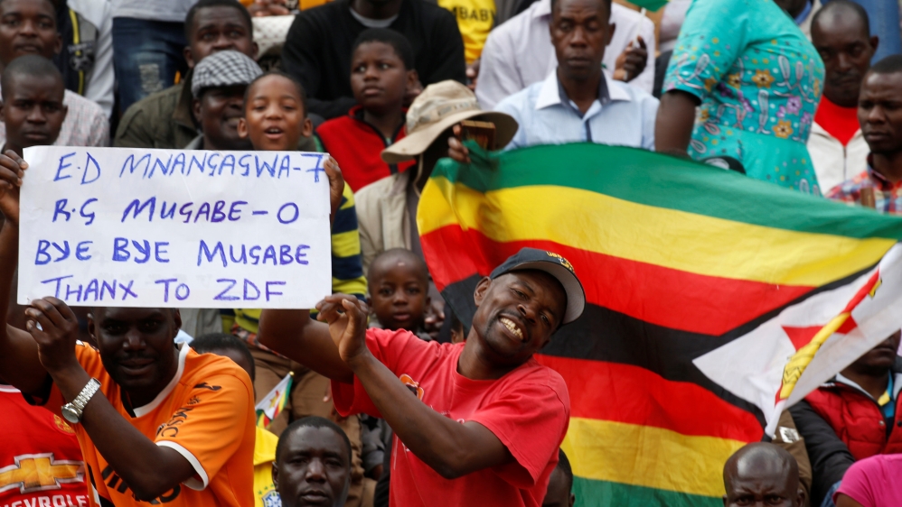 People wait for the inauguration ceremony to swear in Zimbabwe''s former vice president Emmerson Mnangagwa as president in Harare