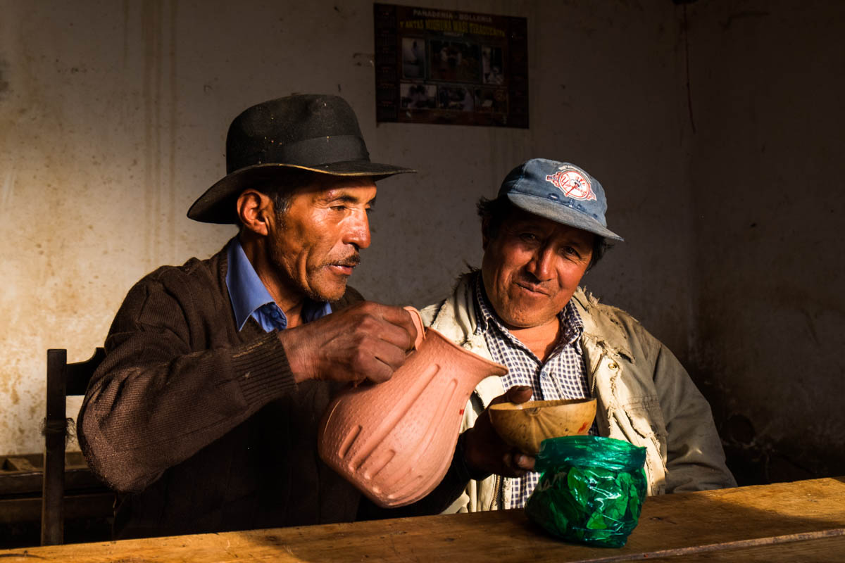 Although it has diversification and a more healthy diet as a consequence, it is also much more labor intense to grow these crops. Every onion has to be planted manual like here is Pucara, Tiraque (30-