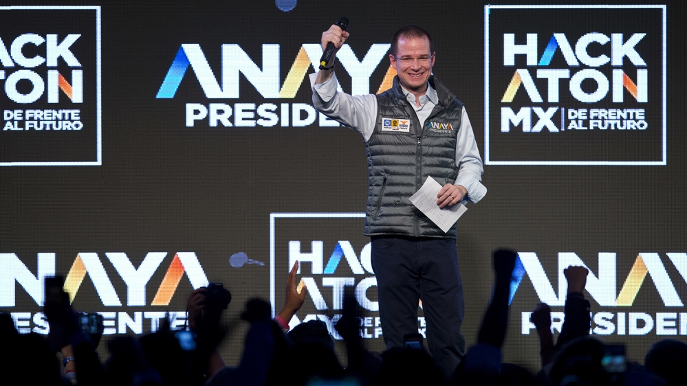 Presidential candidate Ricardo Anaya of the Forward for Mexico Coalition gestures to young supporters during his campaign kick-off event in Mexico City [Rebecca Blackwell/AP] 