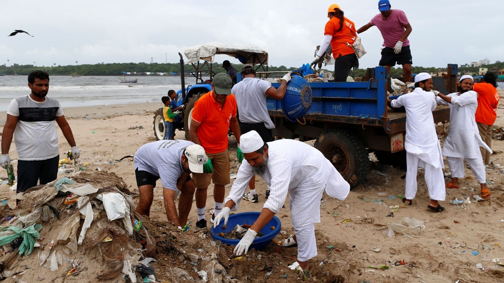 Beach clean up in Mumbai