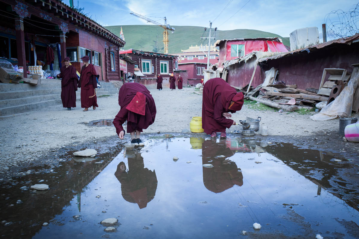 Yarchen Gar:  The mountain monastery