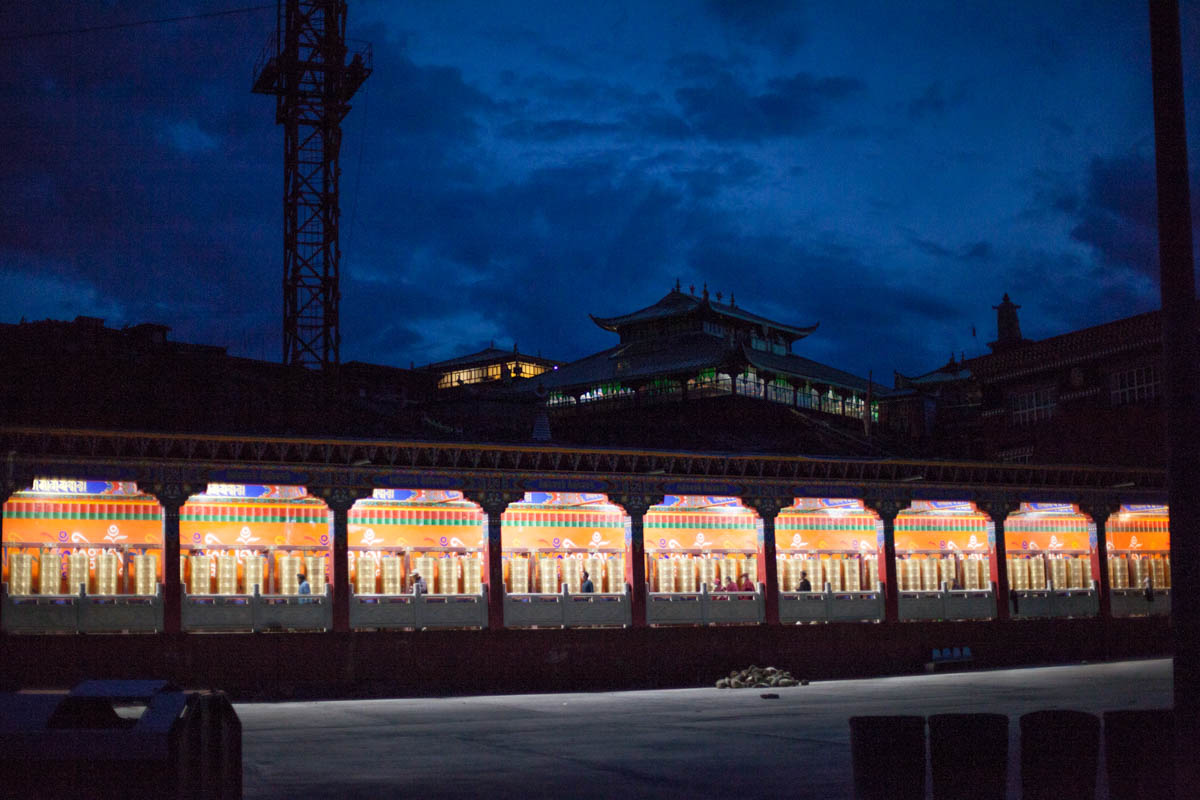 Yarchen Gar:  The mountain monastery