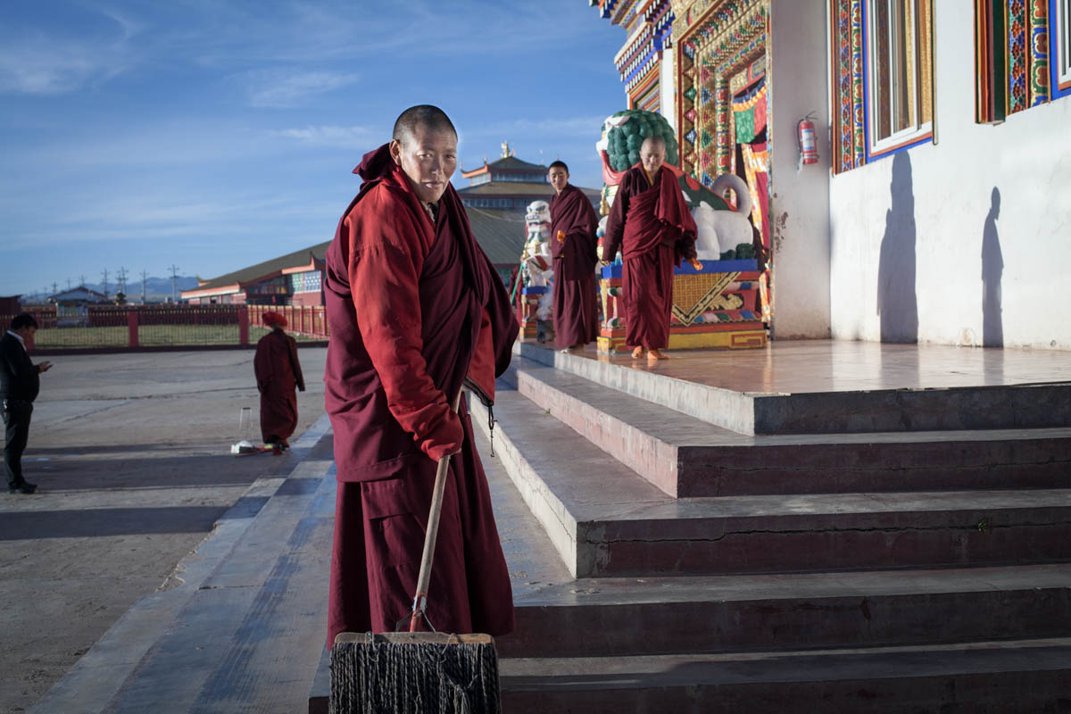 Yarchen Gar:  The mountain monastery
