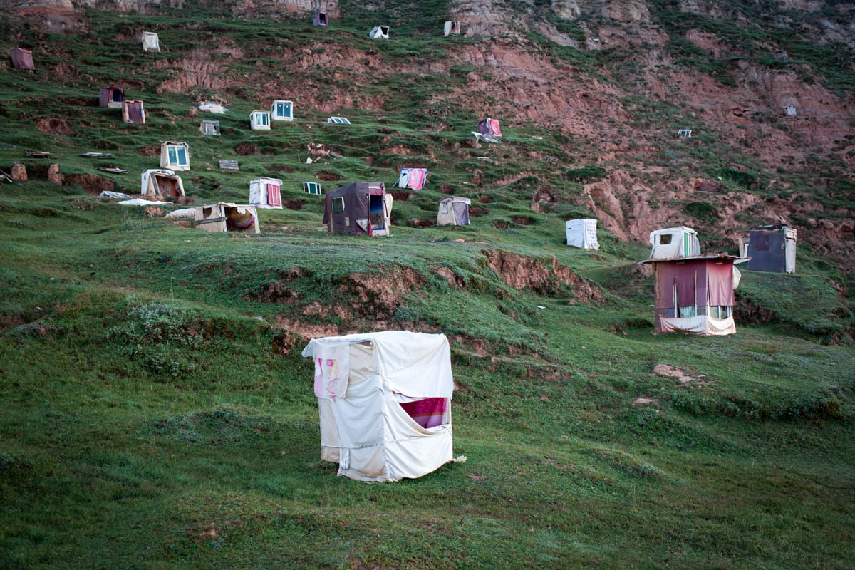 Yarchen Gar:  The mountain monastery