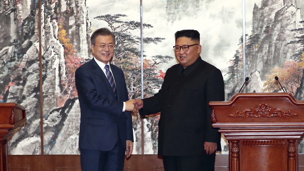 South Korean President Moon Jae-in, left, and North Korean leader Kim Jong Un shake hands during a joint press conference at the Paekhwawon State Guesthouse in Pyongyang, North Korea, Wednesday, Sept.