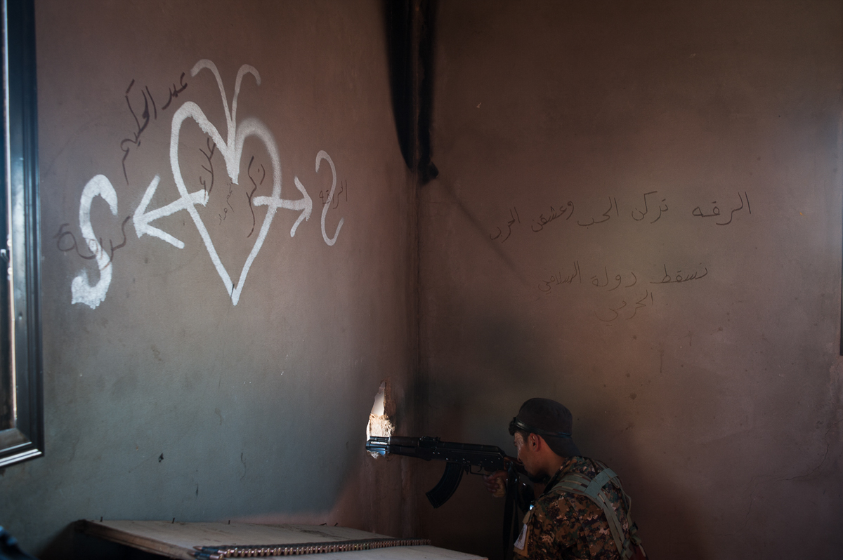SDF sniper on the frontline of Bahara. The final battle against Isis in north-east is fought between the villages of Hajin and Abu Kamal. September 2018