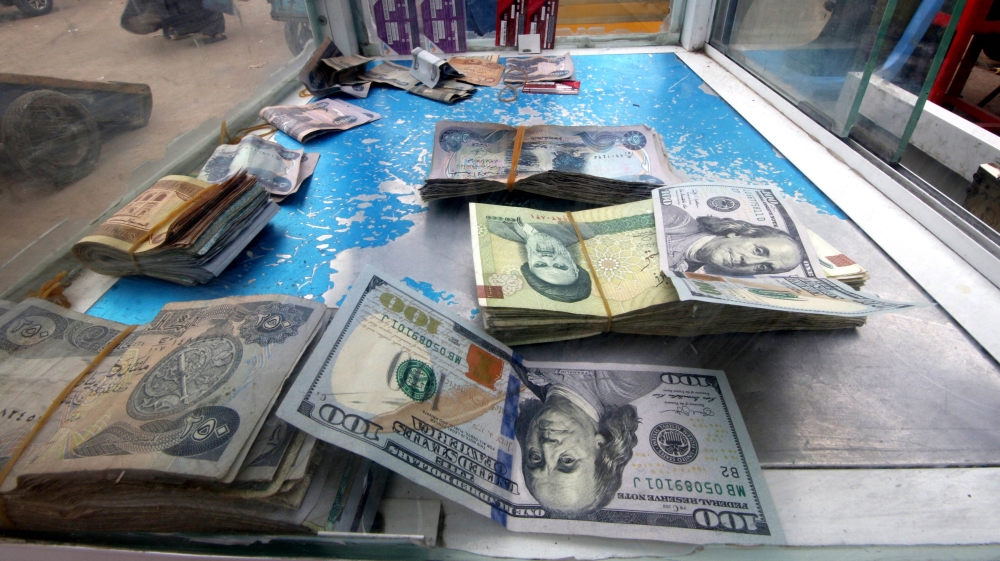 Iranian rials, U.S. dollars and Iraqi dinars are seen at a currency exchange shopÊin Basra, Iraq November 3, 2018. Picture taken November 3, 2018. REUTERS/Essam al-Sudani