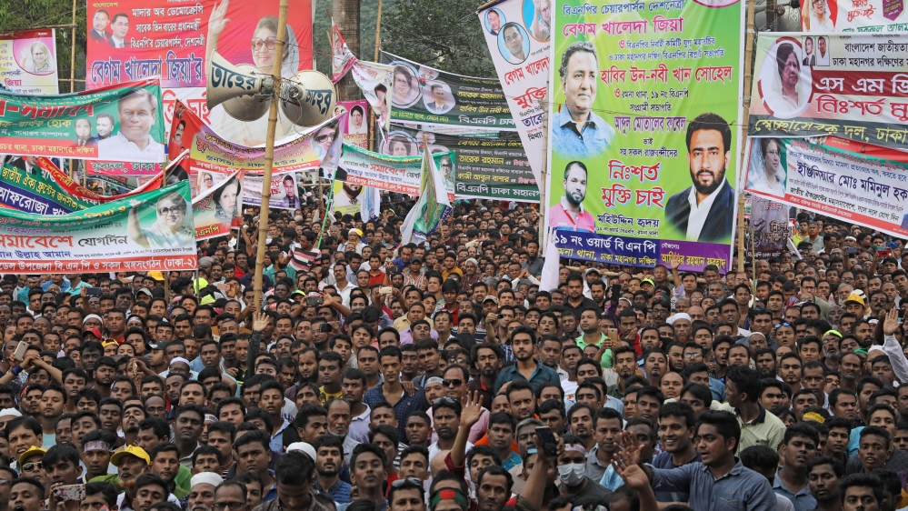 People gather with banners at the Suhrawardy Udyan for the maiden rally of opposition alliance called Jatiya Oikyafront in Dhaka